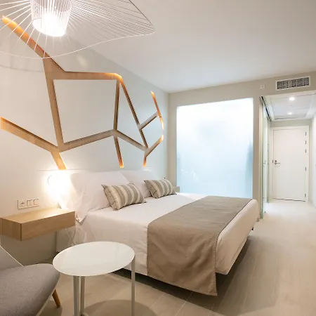 The Ibiza Twiins - 4* Sup 4* Platja d'en Bossa